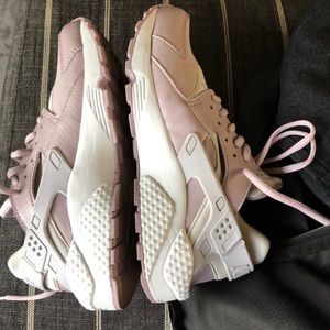 NEW nike huarache running shoes